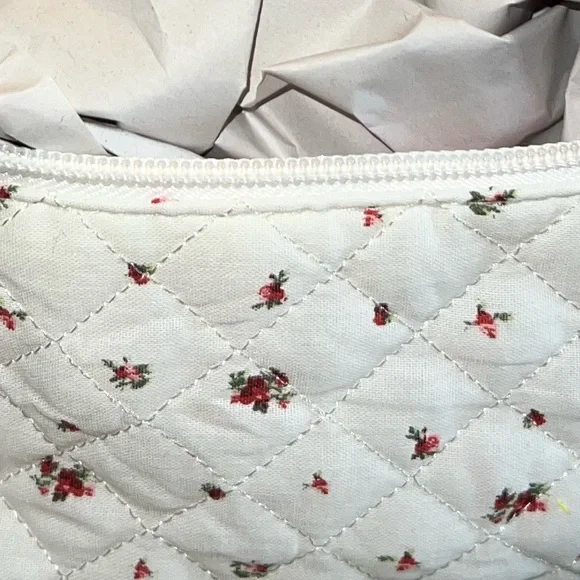 Wild Fable Quilted Floral Cosmetic Bag Zippered Train Case Rosebud Design 🥀🌹 - Picture 7 of 10